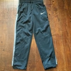 Nike Girls Dri-fit therma sweatpants size medium